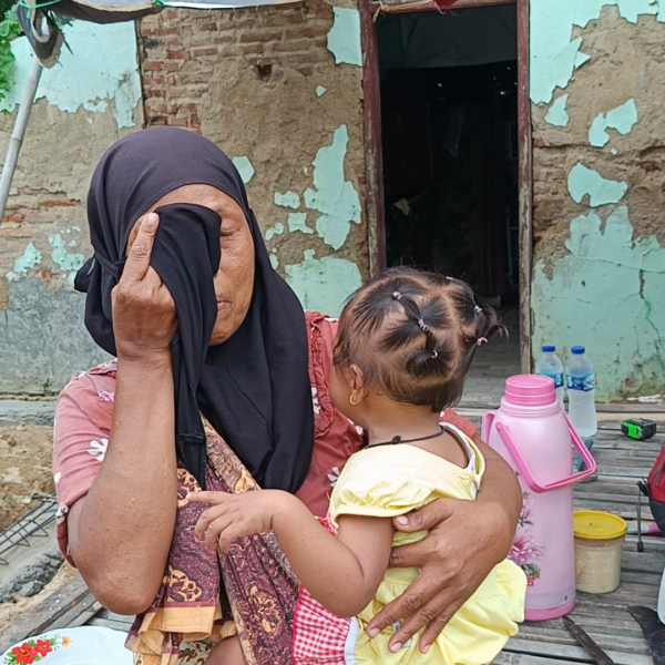 Isak Tangis Ibu Tuah, Saat Mendapatkan Bantuan…