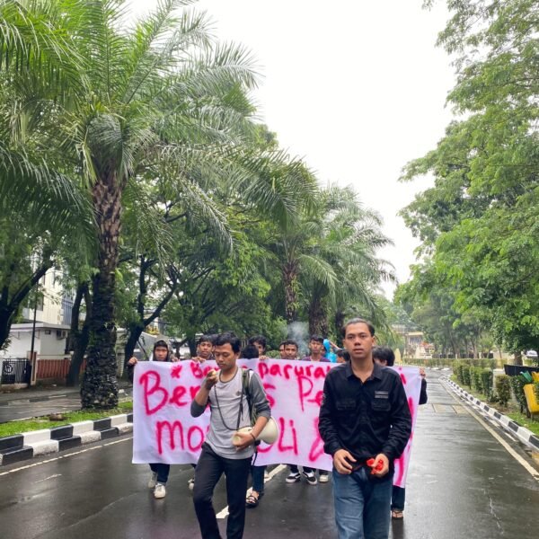 Keluarga Mahasiswa Demokrasi Gelar Aksi Tuntut Transparansi…