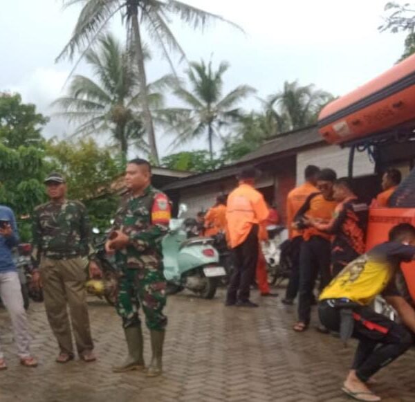 Tim Gabungan TNI-Polri, Basarnas Dan Relawan PMI,…