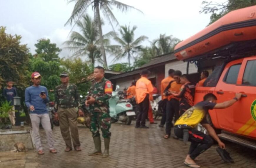 Tim Gabungan TNI-Polri, Basarnas Dan Relawan PMI,…