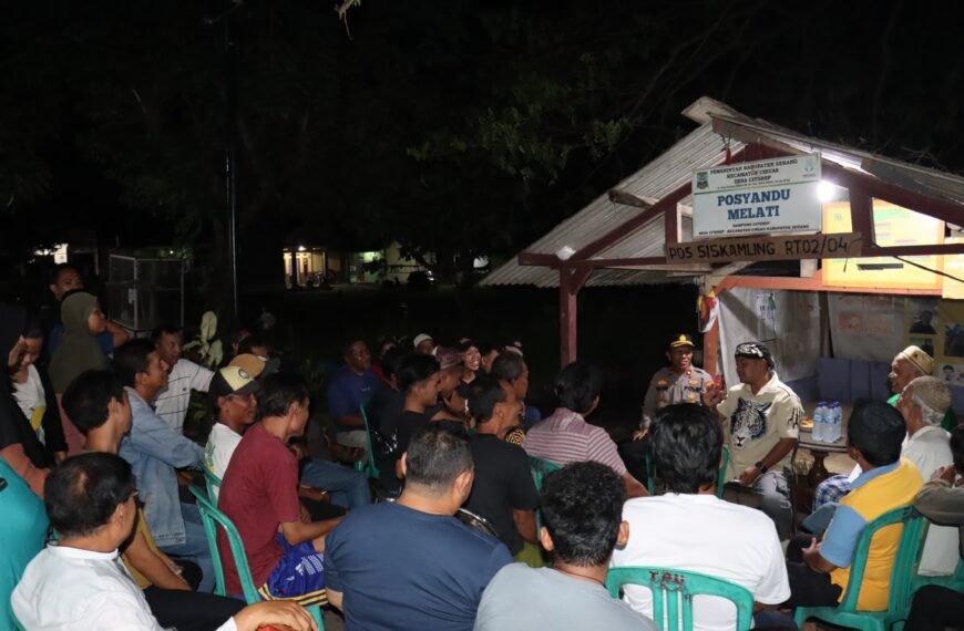 Sambangi Pos Kamling, Kapolres Serang Beri Televisi&hellip;