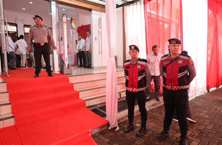 Kantor KPU Banten Dijaga Ketat Personil Polda…