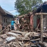 Anggota Babinsa Bersama Warga Evakuasi&hellip;