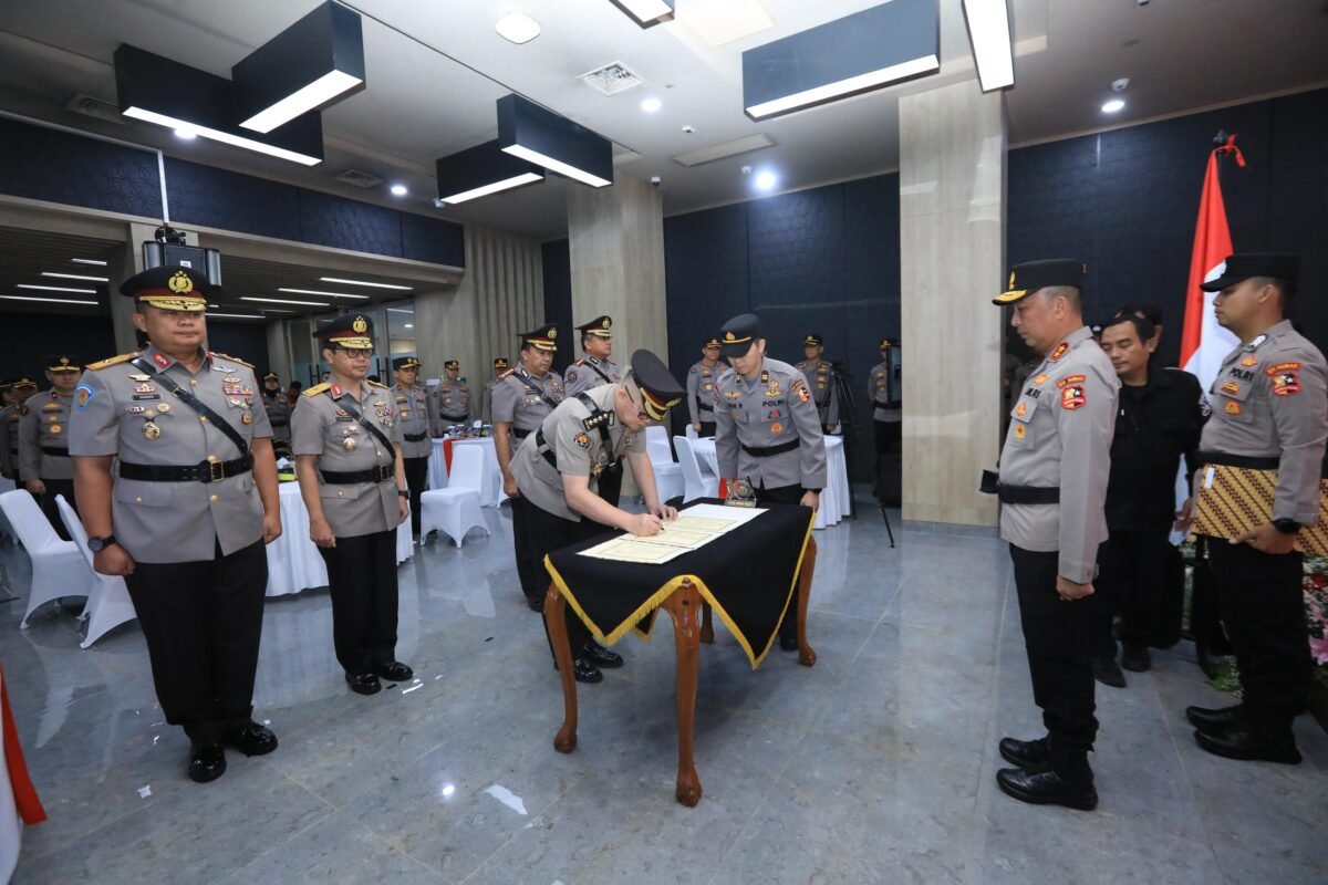 Pimpin Sertijab, Irjen Sandi Tekankan Humas Fungsi&hellip;