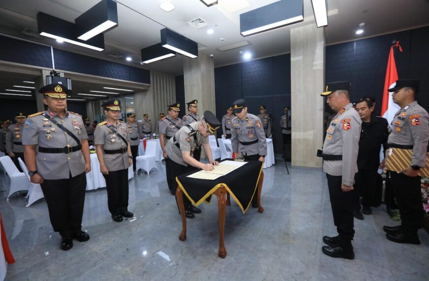 Pimpin Sertijab, Irjen Sandi Tekankan Humas Fungsi…