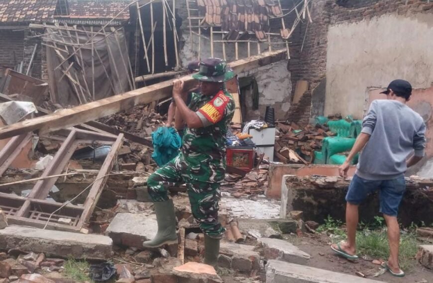 Babinsa Koramil 0602-02/Kasemen Bergerak Cepat Membantu Warga…