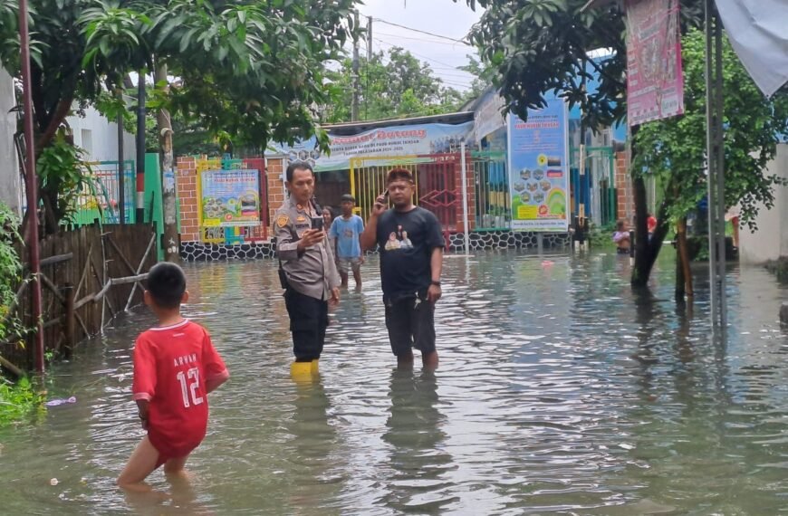 Gerakan Cepat Anggota Kepolisian Pantau Situasi Banjir&hellip;