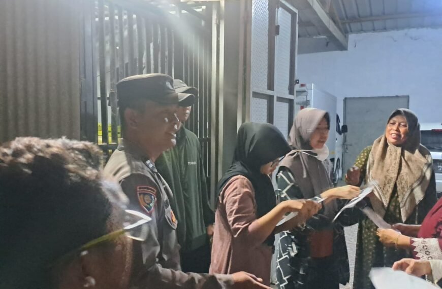 Antri Pembeli di Pangkalan Gas, Polsek Cikande&hellip;