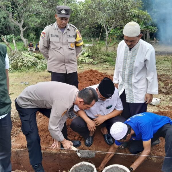 Kapolsek Cikande Lakukan Peletakan Batu Pertama Pembangunan&hellip;