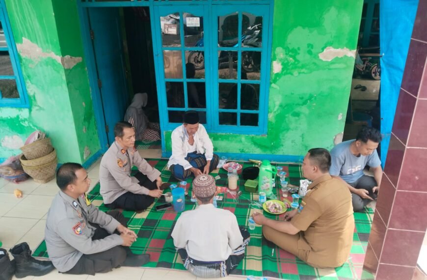 Ungkapkan Duka Cita, Kapolsek Takziah ke Rumah&hellip;