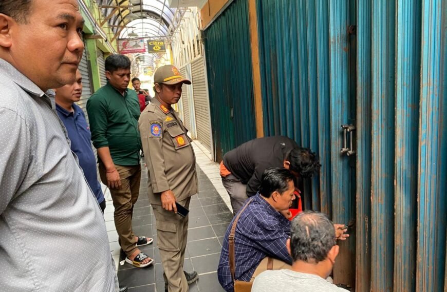 Gembok Dibuka, Pedagang Pasar Tambak Kembali Beraktivitas