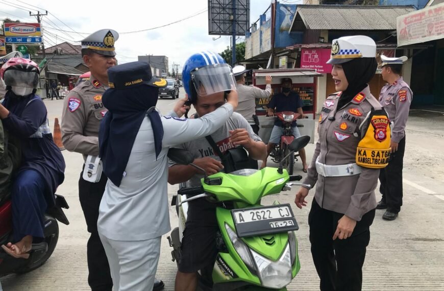 Wujud Kasih Sayang Pada Pengendara, Satlantas Polres&hellip;