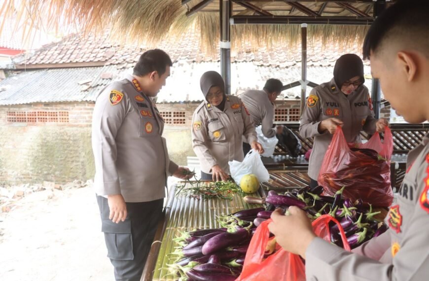 Kapolresta Serang Kota Panen Sayur Program Ketapang