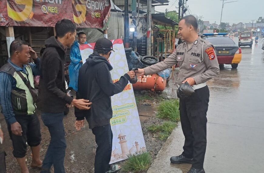 Meski Diguyur Hujan, Personil Polsek Cikande Tetap&hellip;