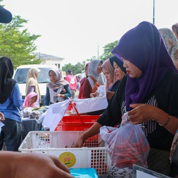 Warga Mancak Serbu Bazar Ramadan 1446 H&hellip;