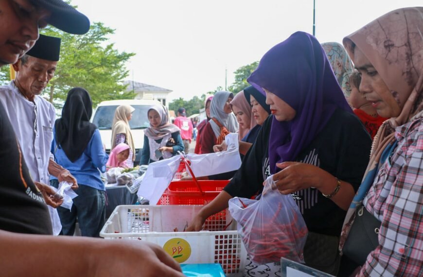 Warga Mancak Serbu Bazar Ramadan 1446 H&hellip;