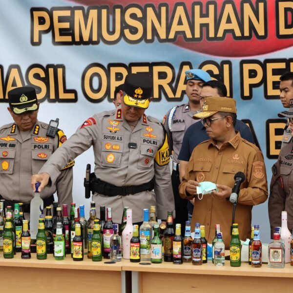 Forkopimda Banten Musnahkan Puluhan Ribu Botol Miras