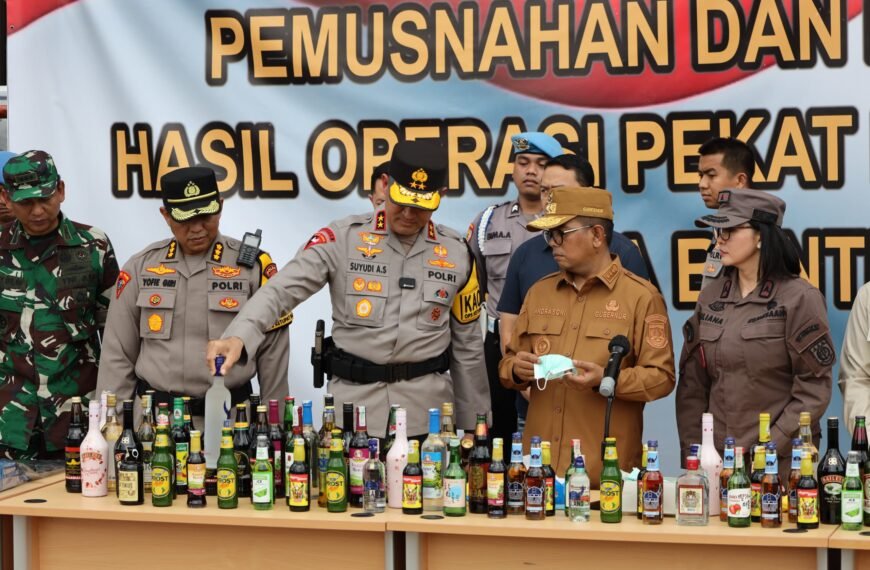 Forkopimda Banten Musnahkan Puluhan Ribu Botol Miras