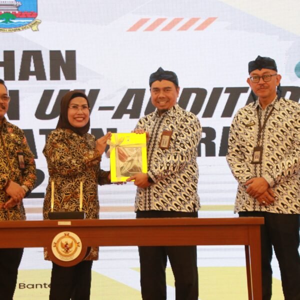 Bupati Serang Serahkan LKPD Unaudited Bankeu Parpol…