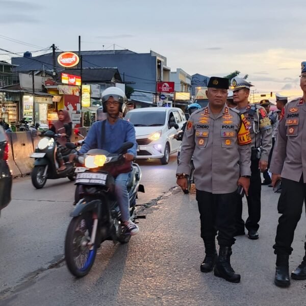 Sidak Pospam Tambak, Kapolres Serang Berikan Arahan…