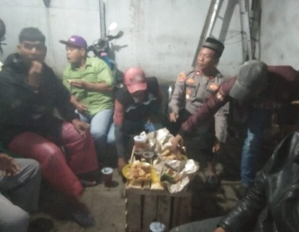 Kapolsek Ciruas Buka Puasa Bersama Puluhan Pengojek…
