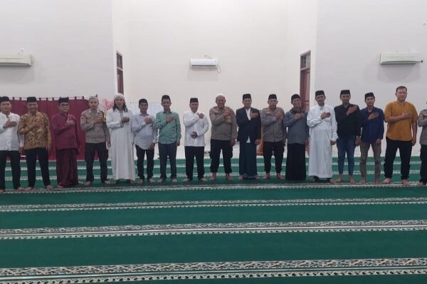 Wakili Kapolres Serang, Kasatbinmas dan Kapolsek Petir&hellip;