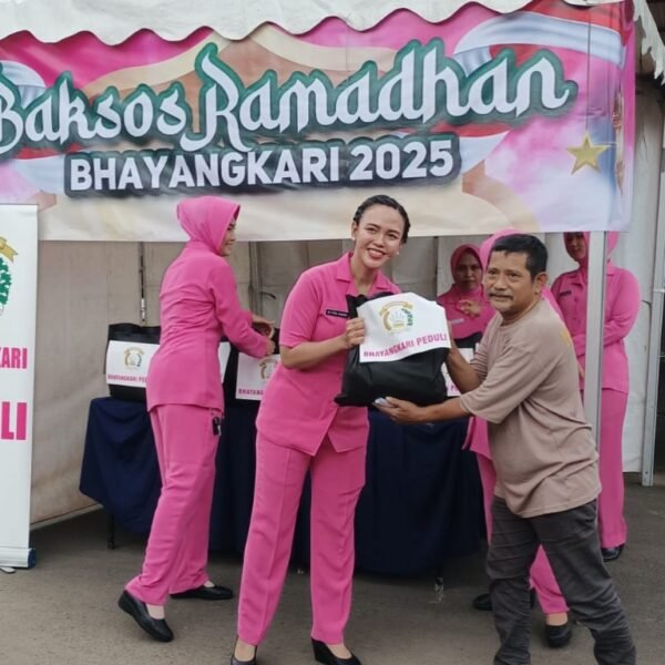 Kapolres Dan Pengurus Bhayangkari Cabang Serang Baksos&hellip;