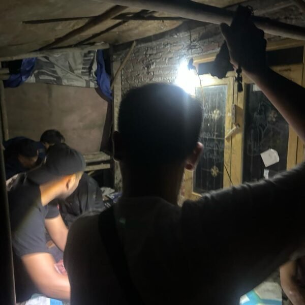 Lagi Asyik Banting Kartu Remi Digerebeg Polisi