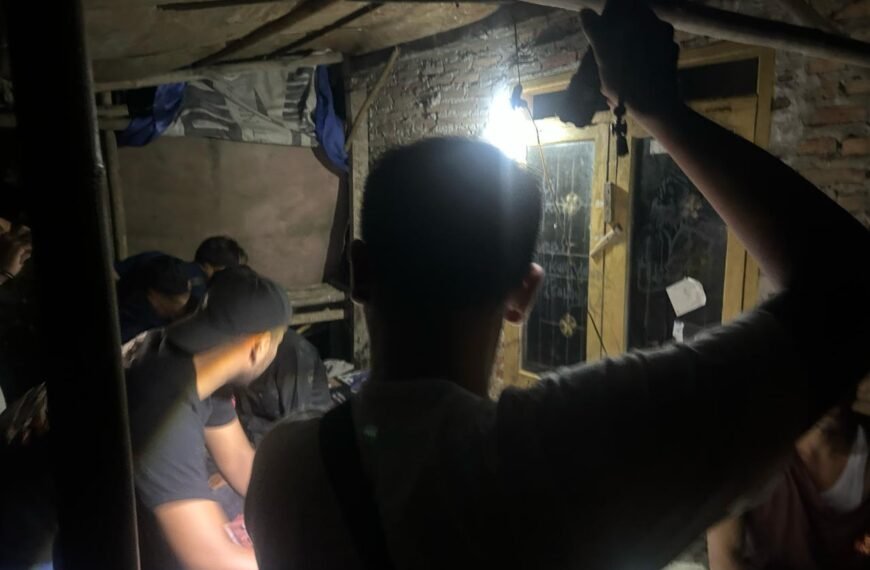 Lagi Asyik Banting Kartu Remi Digerebeg Polisi