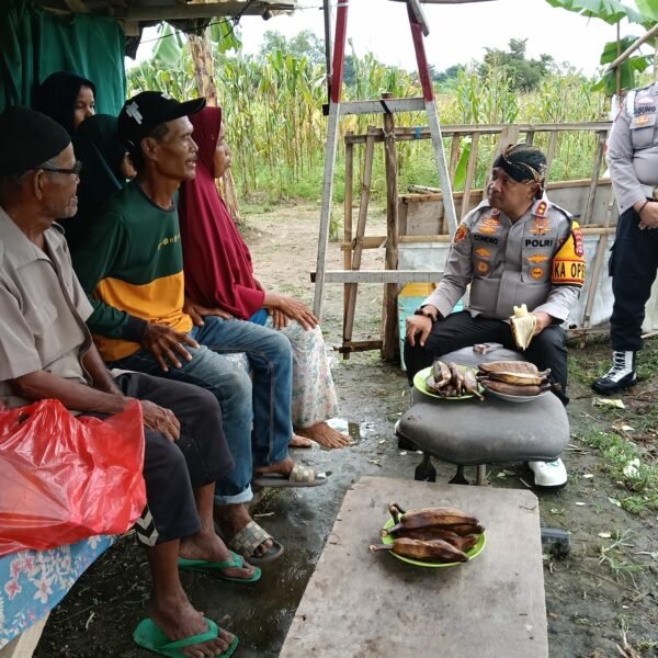 Kapolres Serang Ngobrol Santai Dengan Petani Dan…
