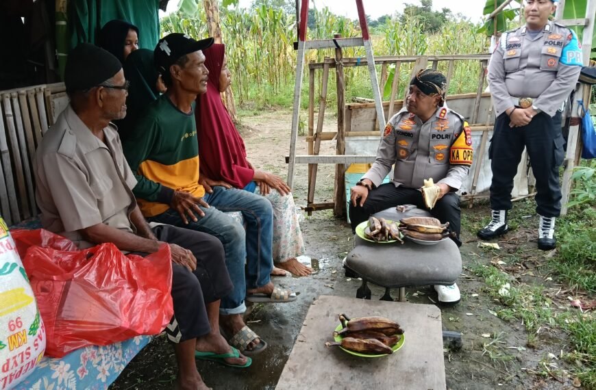 Kapolres Serang Ngobrol Santai Dengan Petani Dan…