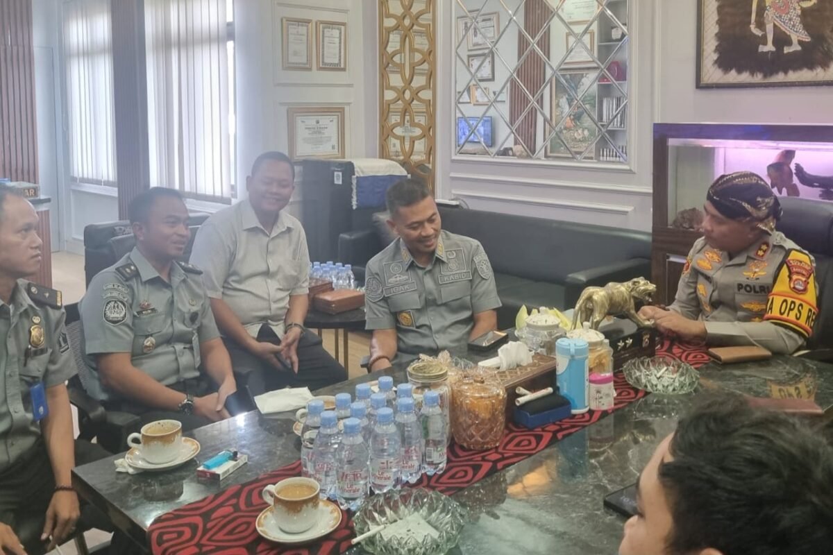 Silaturahmi Dengan Kapolres, Kepala Imigrasi Serang Bahas…