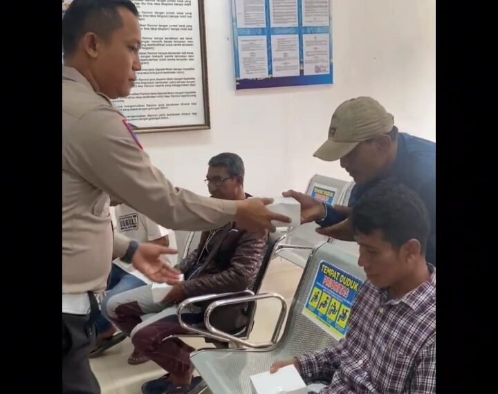 Satlantas Polres Serang Gelar Jumat Berkah di…