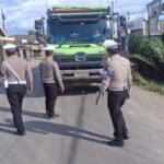 Satlantas Polres Serang Sekat Truk&hellip;