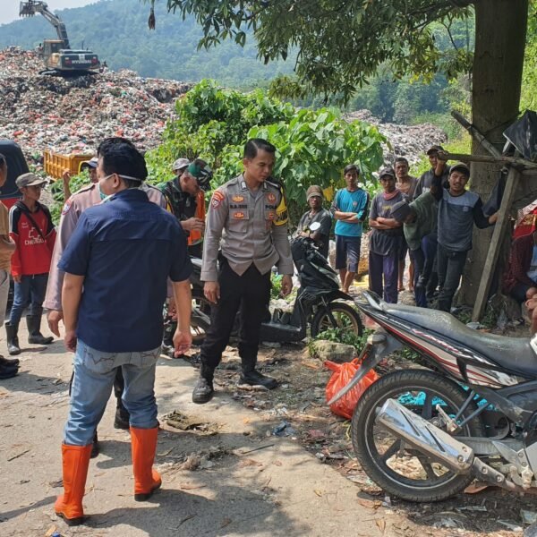 Duh ! Pemulung Temukan Mayat Bayi Dalam&hellip;