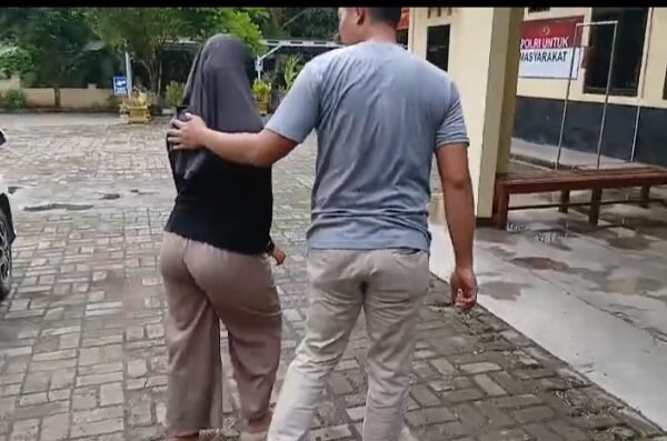 Duh ! Ngaku Terlilit Hutang, Wanita di&hellip;