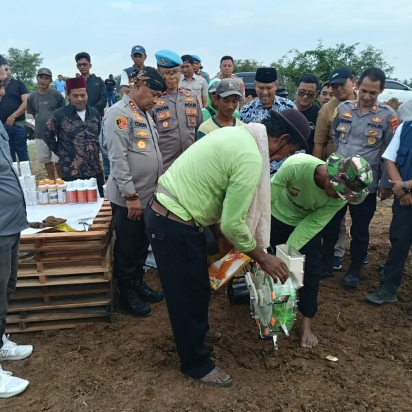 Polisi Cinta Petani, Polres Serang Gelontorkan Bantuan&hellip;