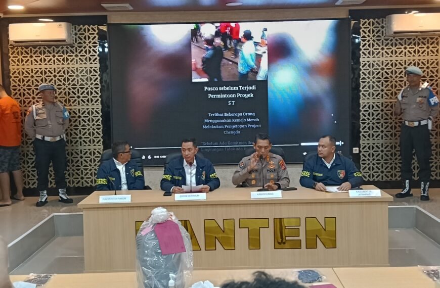 Sweeping Karyawan Tuntut Pengelolaan Limbah&hellip;