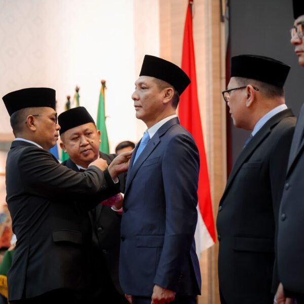 Gubernur Lantik Deden Apriandhi Sebagai Sekda Provinsi&hellip;