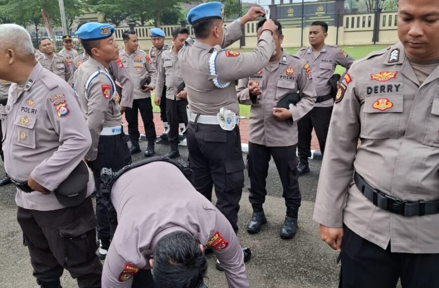 Berpenampilan Tidak Rapi, Rambut 4&hellip;