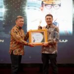 Gubernur Banten Menerima Pena Emas…