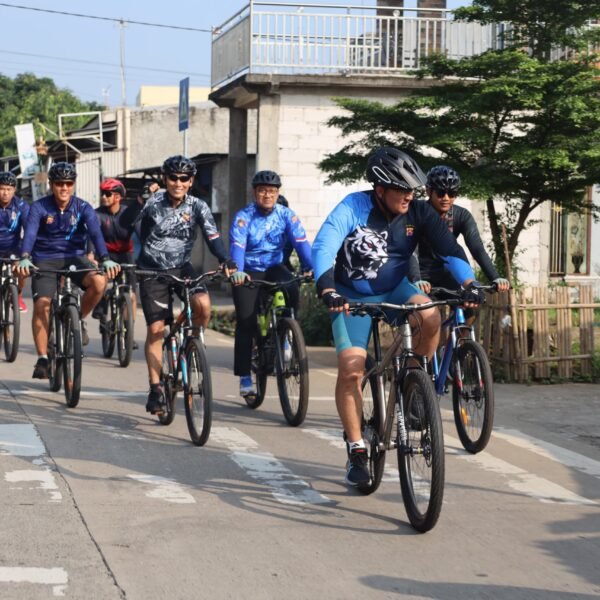 Sambil Fun Bike, Kapolda Banten Gelar Bakti&hellip;