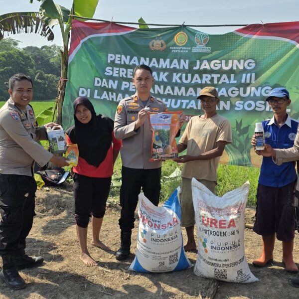 Kolaborasi Dengan Kelompok Tani, Polsek Petir Tanam&hellip;