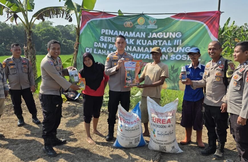 Kolaborasi Dengan Kelompok Tani, Polsek Petir Tanam…
