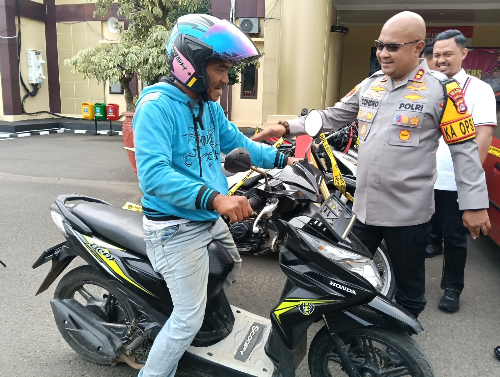 Usai Ditemukan, Kapolres Serang Kembalikan Motor Kepada Pemilik