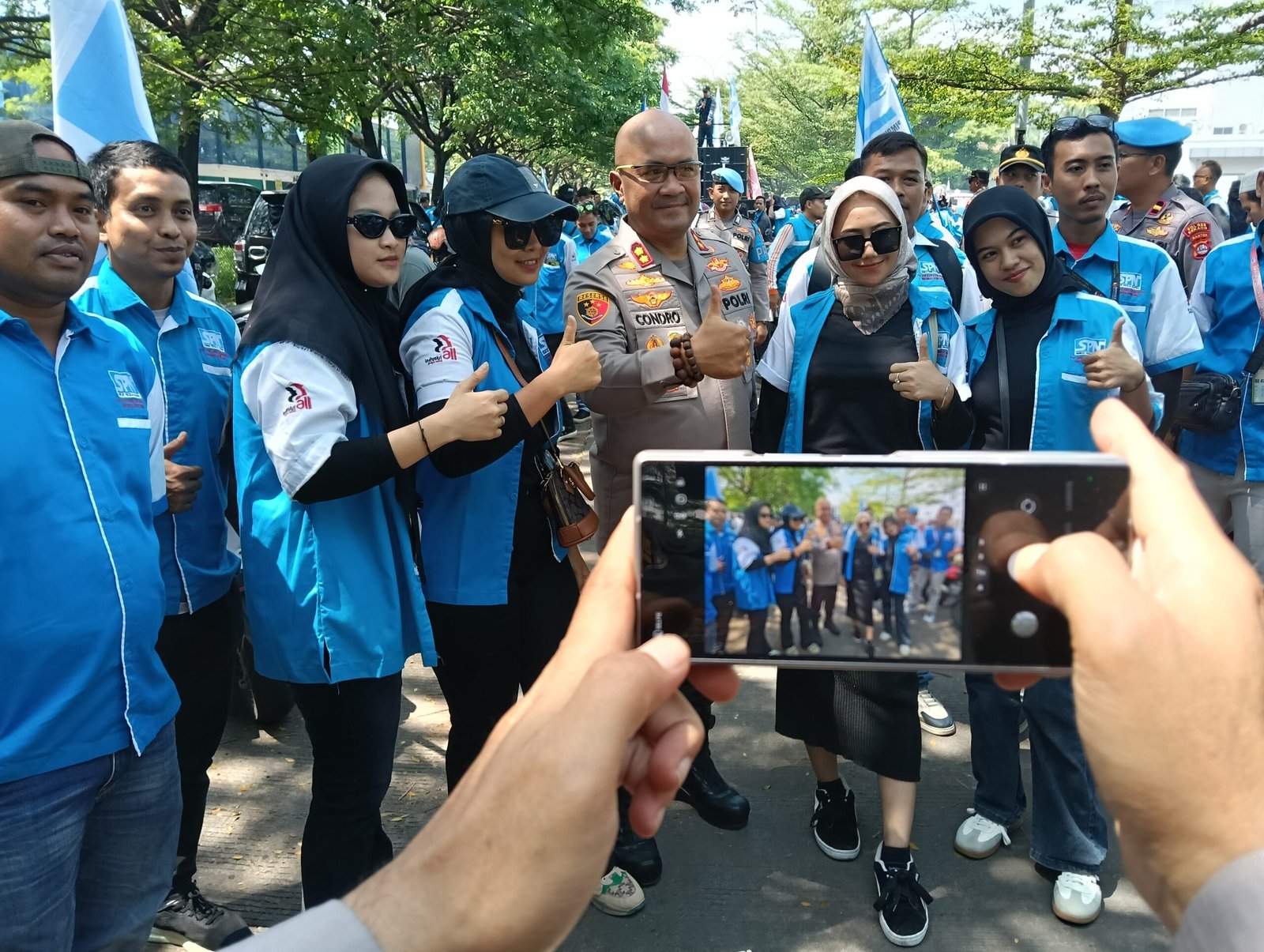 Temui Massa Buruh yang akan Demo di Kantor&hellip;