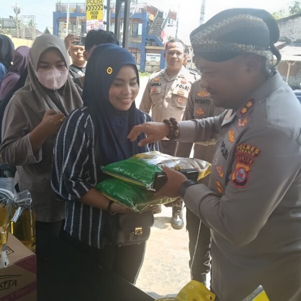 Kegiatan GPM di Polsek Petir, Emak-emak Sebut Kapolres&hellip;