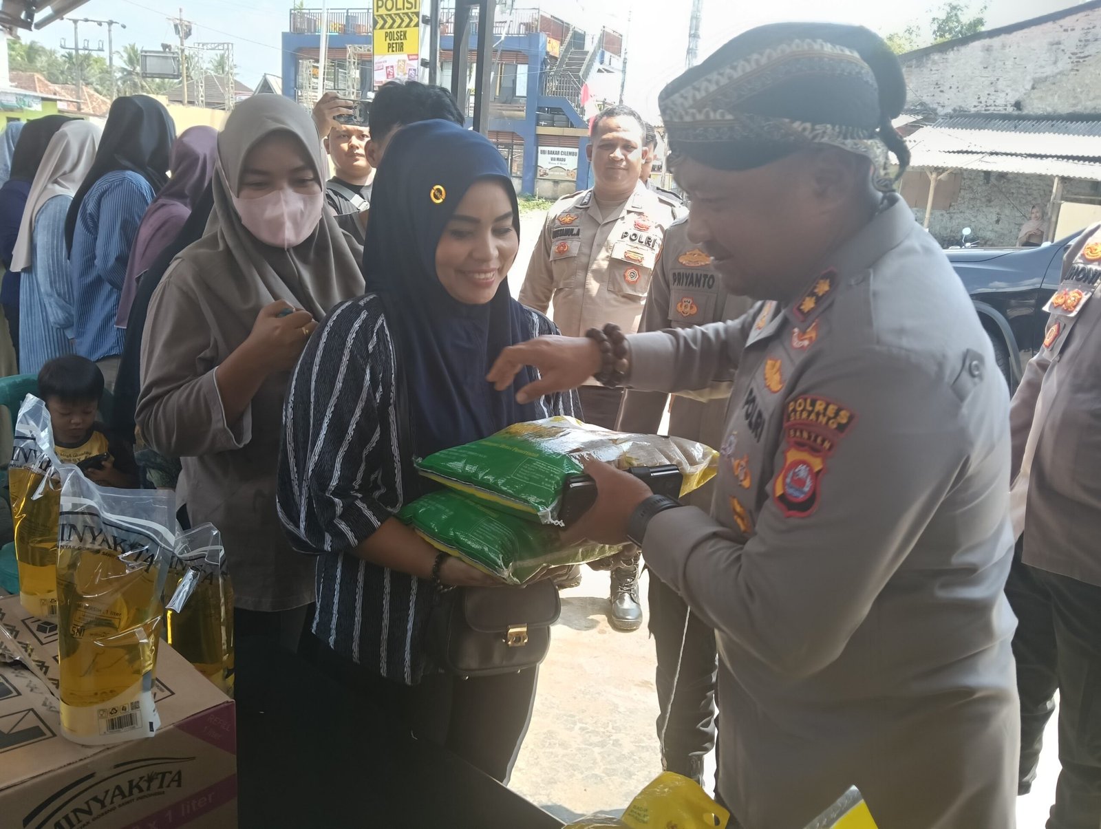 Kegiatan GPM di Polsek Petir, Emak-emak Sebut Kapolres…