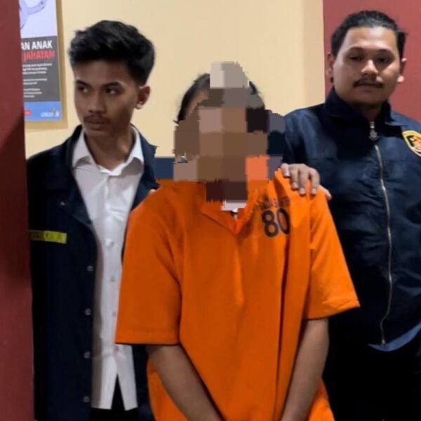 “Bos Mafia” Dikeroyok Warga Usai Dipergoki Setubuhi&hellip;