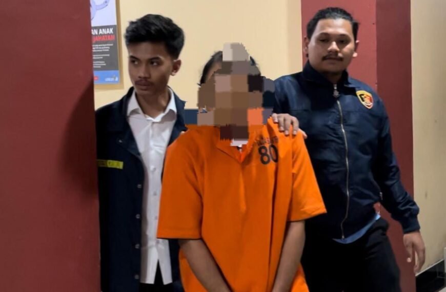 “Bos Mafia” Dikeroyok Warga Usai Dipergoki Setubuhi&hellip;